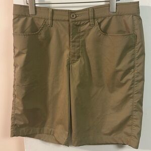 Under Armour HeatGear Khaki/Beige Loose Dri-Fit Shorts Men’s Size 34